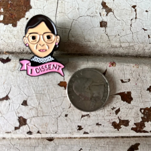 NEW “I dissent” RBG feminist enamel pin - Picture 2 of 3